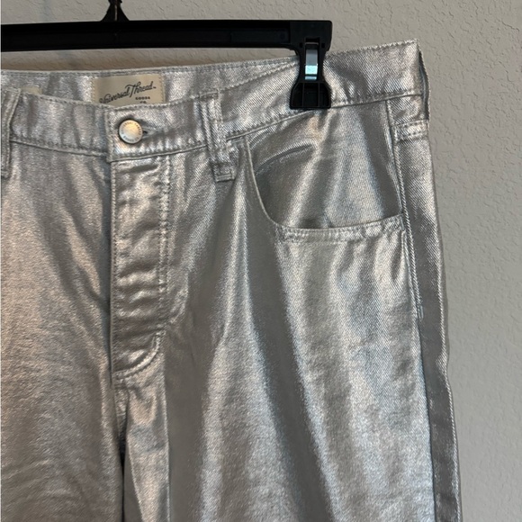 Universal thread high-rise, wide leg, silver metallic baggy jeans size. Size 8 - Picture 7 of 11